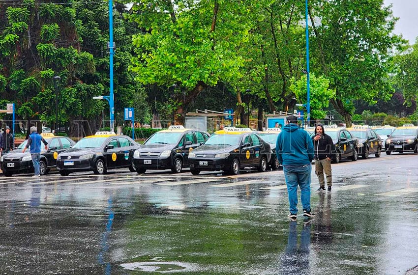 Taxis y remises exigen una reunión "urgente" con Montenegro