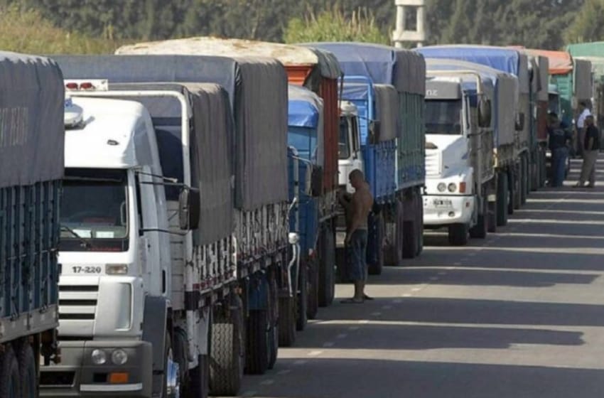 Restringen la circulación de camiones en rutas bonaerenses por el recambio turístico