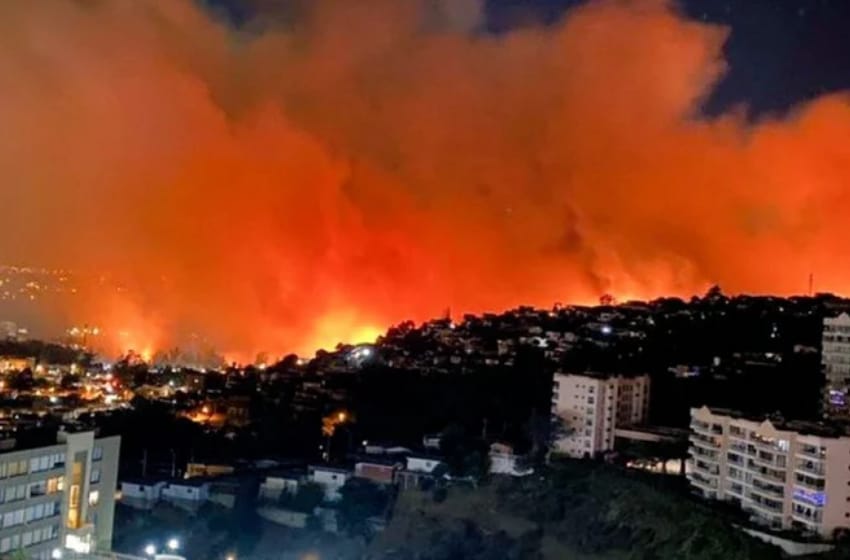 Chile declaró el estado de catástrofe por un impresionante incendio que afectó a más de 400 viviendas en Viña del Mar