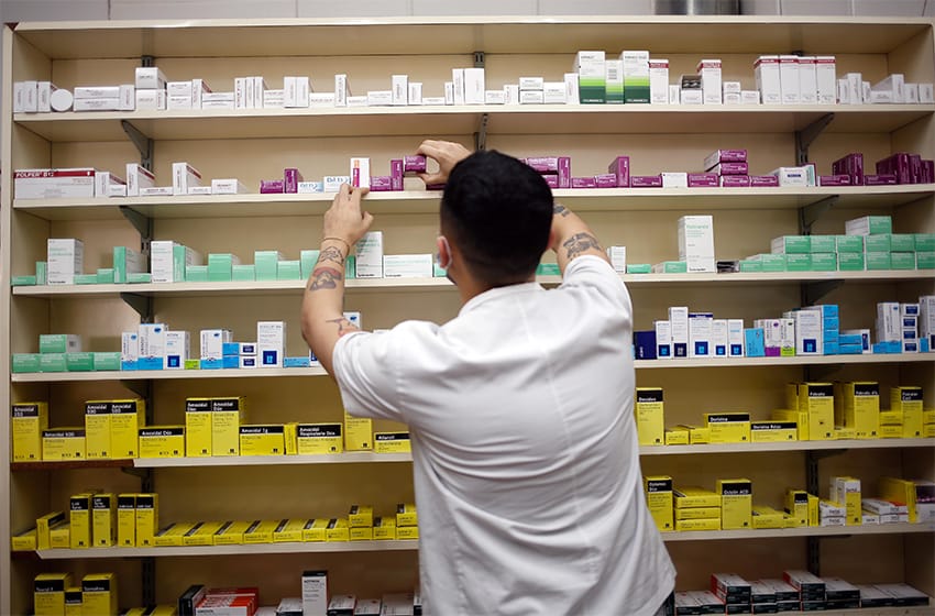 El Gobierno habilitó la venta de medicamentos en farmacias, prescritos por veterinarios para mascotas