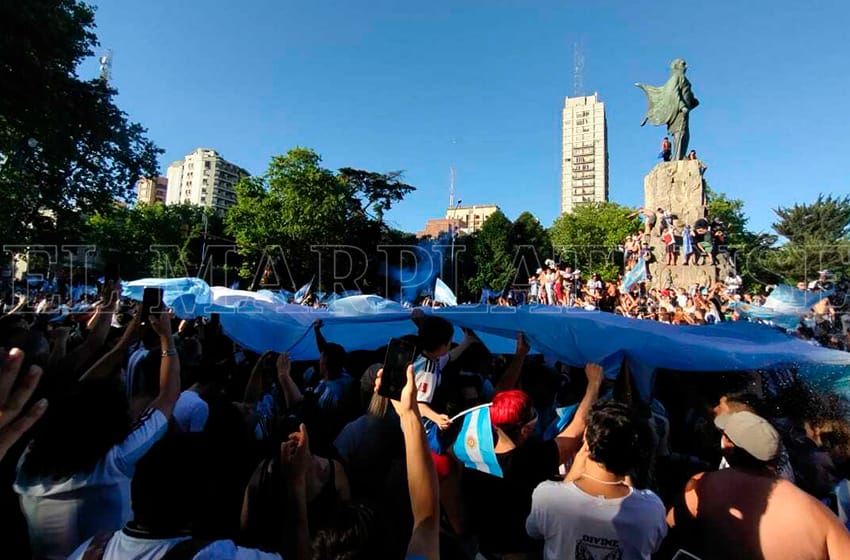 Imágenes sensibles: así se cayó el hincha del Monumento a San Martín