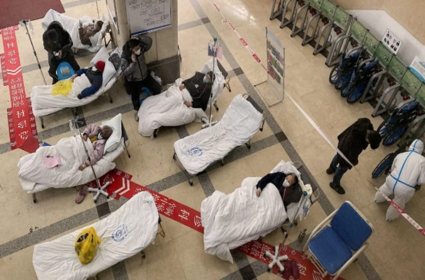 China: colapsan los hospitales y crematorios por el rebrote de Covid y crece la preocupación