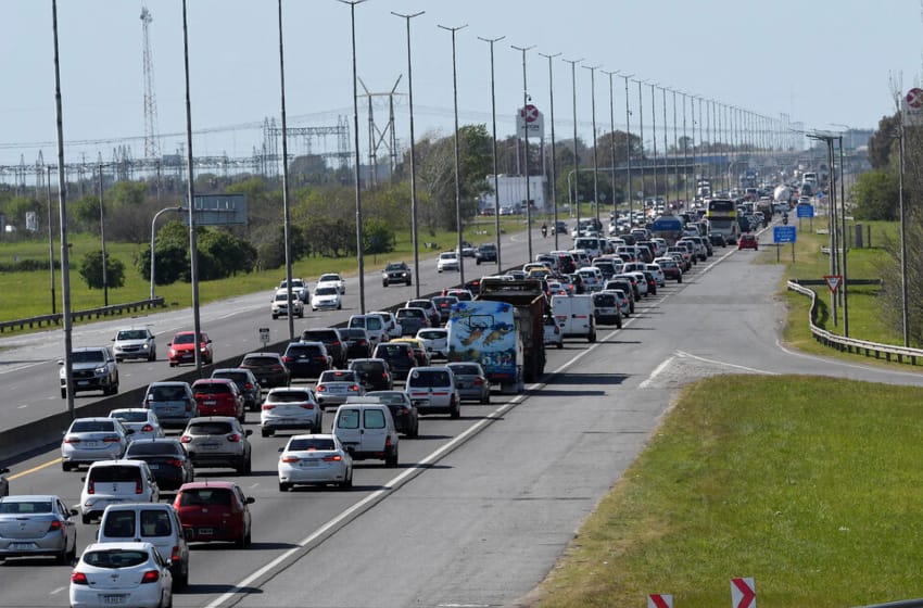 Casi 5000 autos por hora circulan por la Autovía 2 hacia la costa