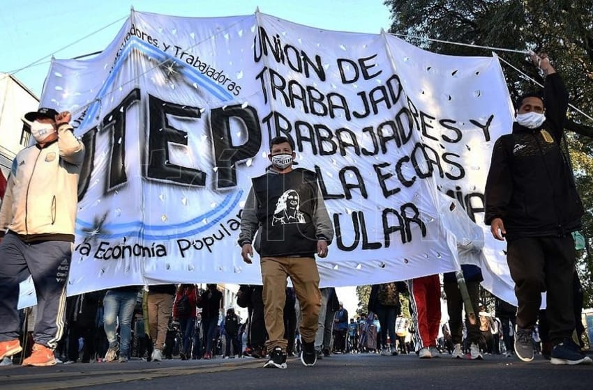 Los movimientos sociales oficialistas definen este lunes si salen a la calle contra el Gobierno