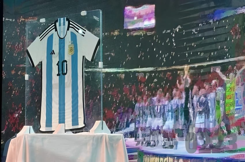 Un empresario marplatense pagó $11 millones en una subasta por una camiseta firmada por Messi