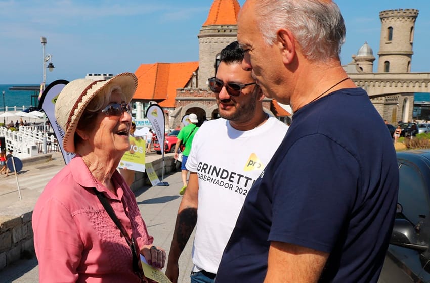 Con traje de precandidato a Gobernador, Grindetti inició su gira por la Costa Atlántica
