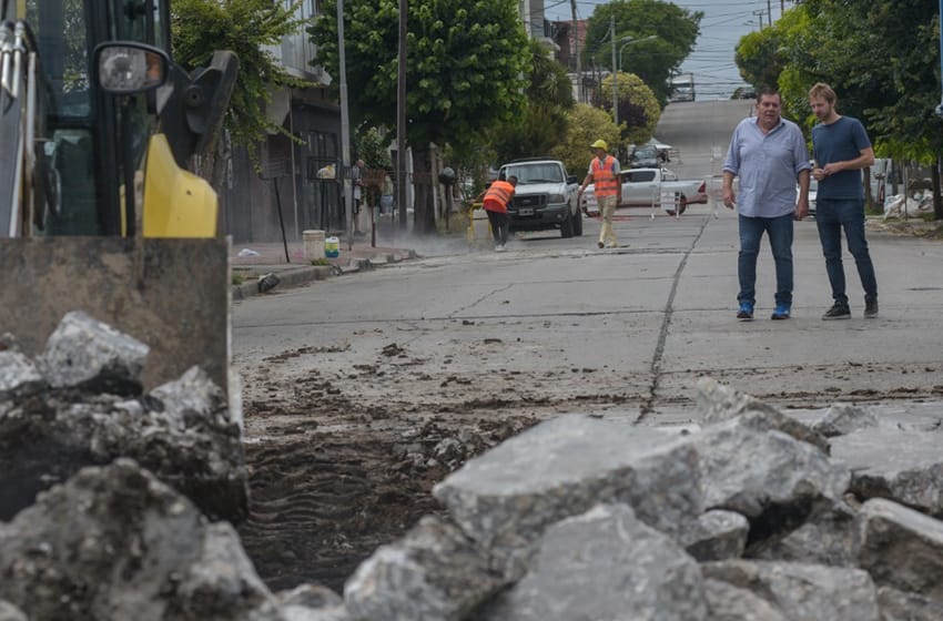 Avanzan las obras de reparación de pavimentos en los barrios Las Avenidas, Villa Lourdes y Bernardino Rivadavia