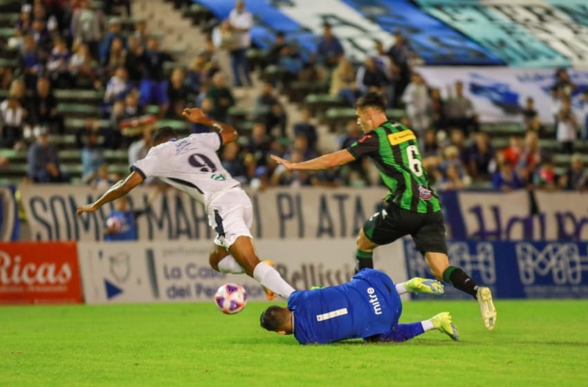 Lungarzo se lució y Alvarado empató sin goles en el debut