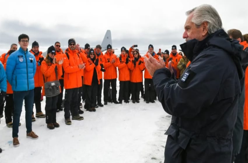 Alberto Fernández habló por cadena nacional desde la Antártida: “Desde el fin del mundo hablo de nuevos inicios”