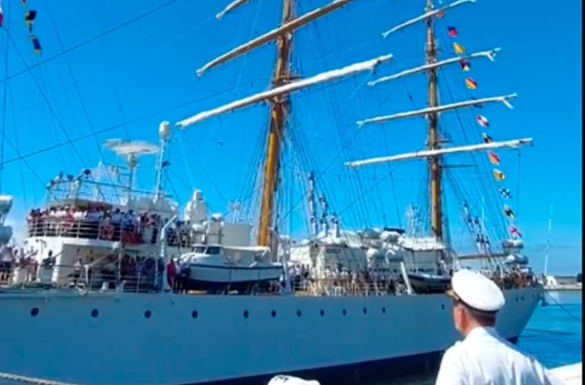 Luego de tres días de navegación, la Fragata Libertad llegó al puerto de Mar del Plata