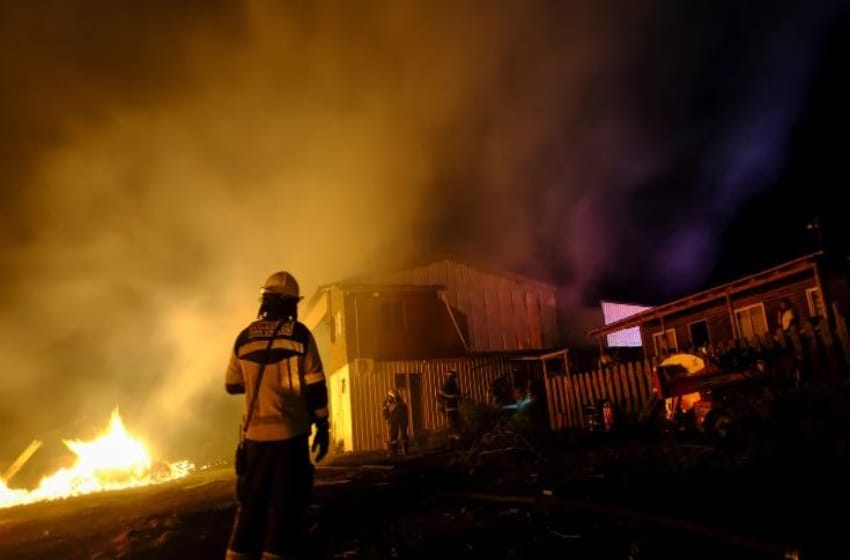 Chile en estado de alerta por una ola de incendios forestales que afecta al centro del país