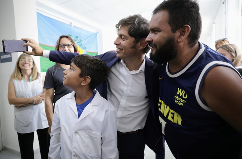 Kicillof inauguró una escuela en San Vicente
