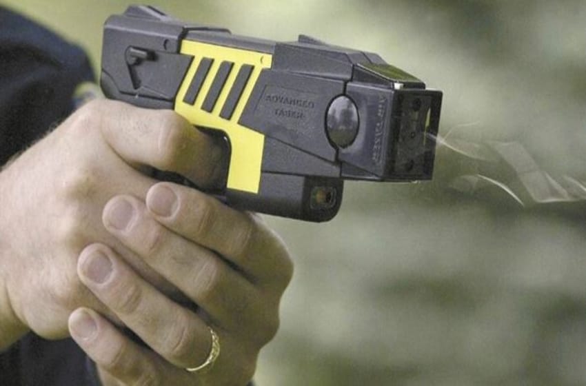 Amnistía Internacional recomendó que se suspenda la compra de las pistolas taser