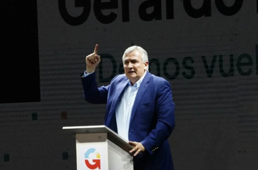 Según Gerardo Morales, la renuncia de Macri "fortalece el espacio" de Juntos