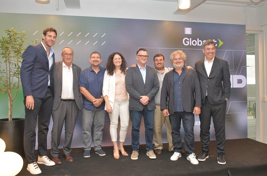 Lunghi encabezó el acto inaugural de Globant junto a autoridades de la empresa y Del Potro