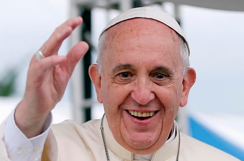 El Papa Francisco fue internado por una infección pulmonar