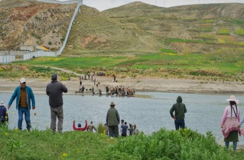 Se ahogaron cinco soldados en Perú cuando intentaban cruzar un río para escapar de una manifestación