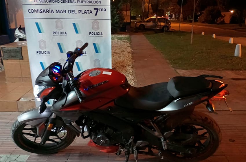 Un joven de 14 años se cayó de una moto de alta cilindrada: era robada