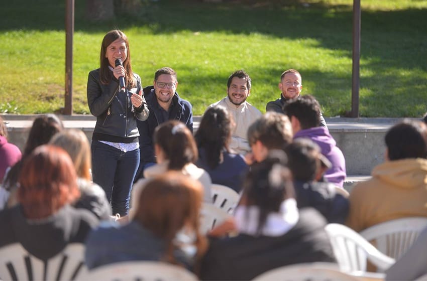 Raverta se reunió con más de 170 jóvenes "progresar" de la provincia de Chubut