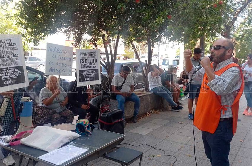 Manifestación frente a Anses: "Los jubilados estamos por debajo de la línea de indigencia"