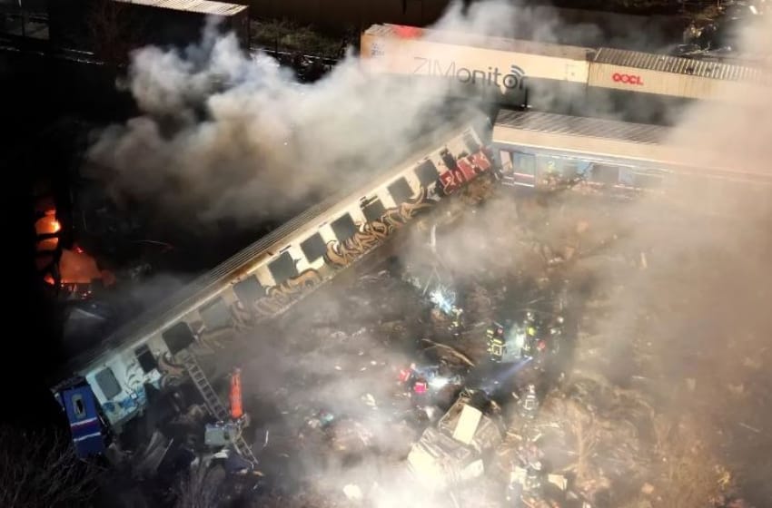 Tragedia en Grecia: hay al menos 16 muertos y 85 heridos por el choque de un tren