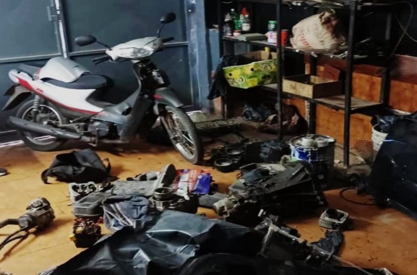 Vendían partes de su moto por Facebook y allanaron una casa de Jorge Newbery