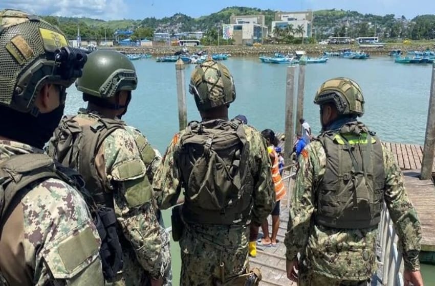 Ecuador violento: un grupo armado asesinó a 9 personas en un puerto pesquero cerca de la frontera con Colombia