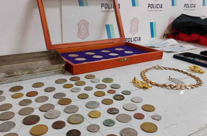 Una caja con valiosas monedas de colección del Real Madrid, un botín recuperado tras atrapar a 4 malvivientes
