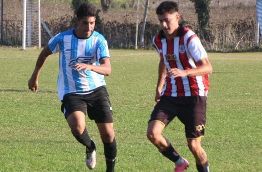 Fútbol Local: a pura lluvia, se juega la octava jornada del torneo "Emiliano Dibu Martínez"
