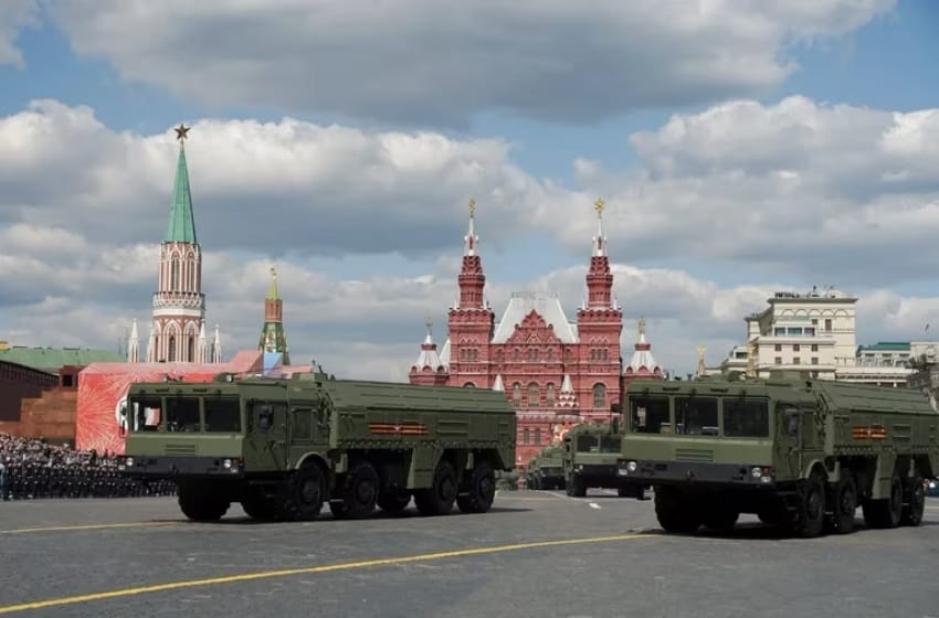Un tanque, ningún avión y menos soldados que en la pandemia: así fue el deslucido desfile militar de Putin en Moscú