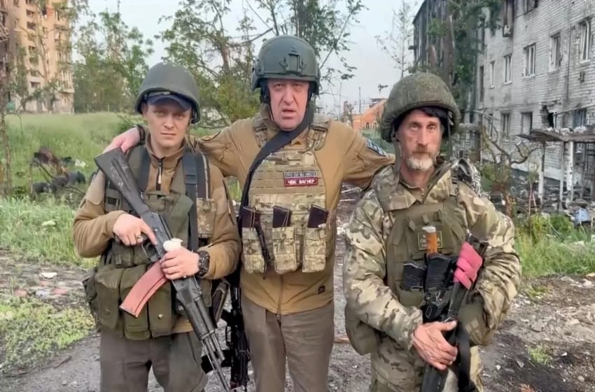 Los mercenarios rusos adelantaron su salida de una ciudad clave en Ucrania y le traspasan el poder al ejército