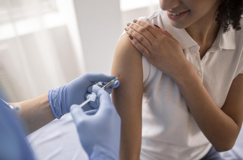 Lanzan una campaña para mejorar las coberturas de vacunación de gripe, neumonía y Covid-19