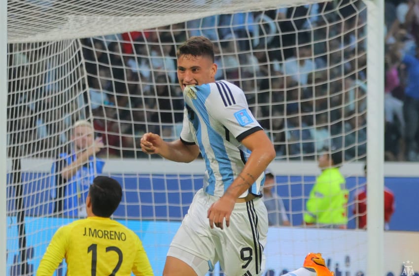 Argentina goleó a Guatemala y clasificó a los octavos de final