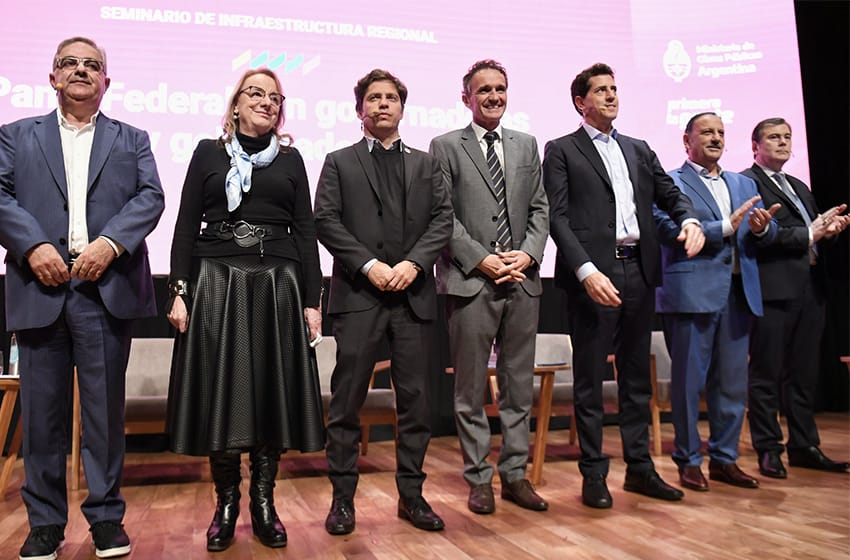 Kicillof, en el Seminario de Infraestructura Regional “¿Qué Argentina queremos ser?” junto a gobernadores