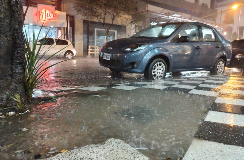 Torrencial lluvia azota a Mar del Plata: se esperan 35mm de agua