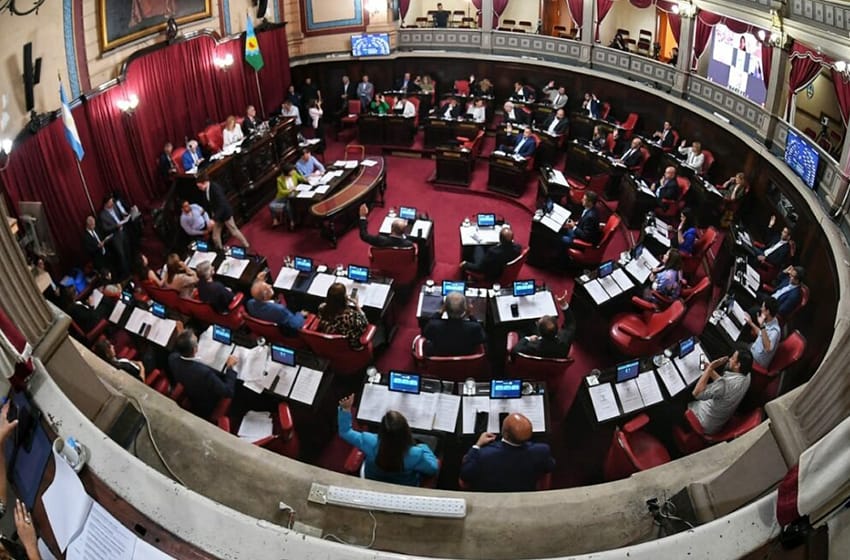 El senado provincial eligió autoridades en doble sesión.