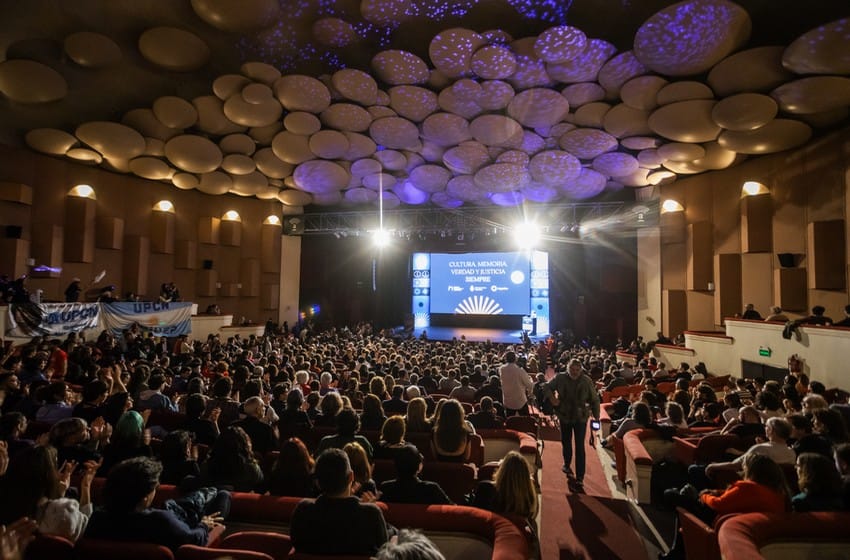 El entonces candidato a presidente por UxP, Sergio Massa, se encargó de la ceremonia de apertura del 38° Festival Internacional de Cine de Mar del Plata.
