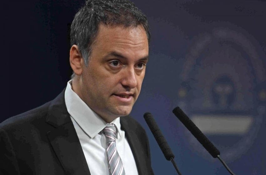 El vocero presidencial, Manuel Adorni, comunicó la decisión oficial