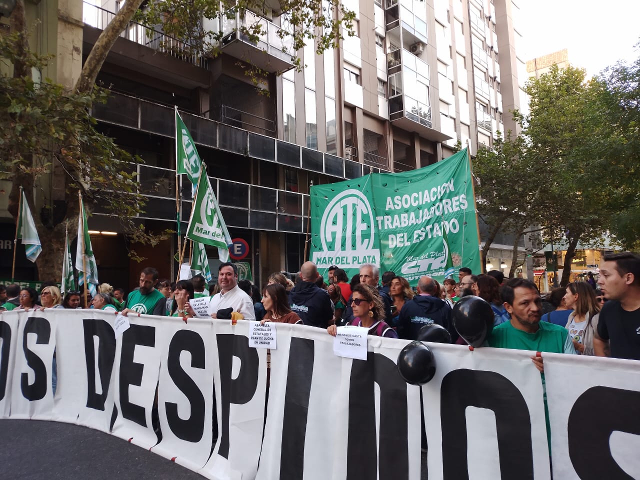 Movilización del martes por los despidos en Mar del Plata.