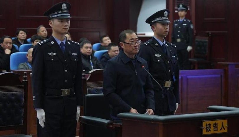El ex jefe del atletismo chino fue condenado a 13 años por aceptar sobornos millonarios.