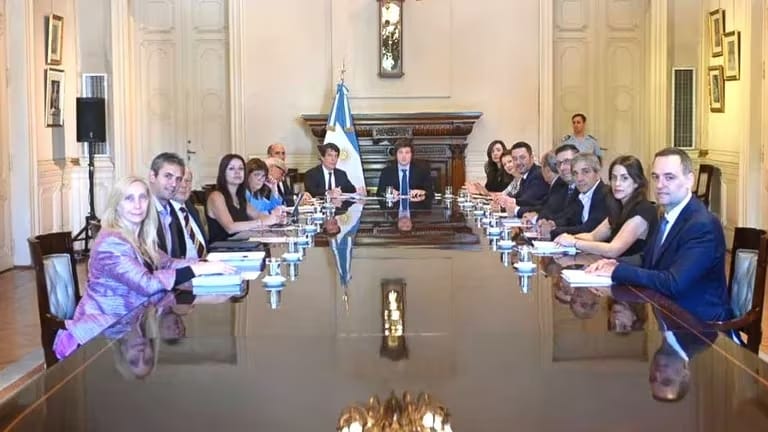 Primera reunión del presidente Milei con su gabinete