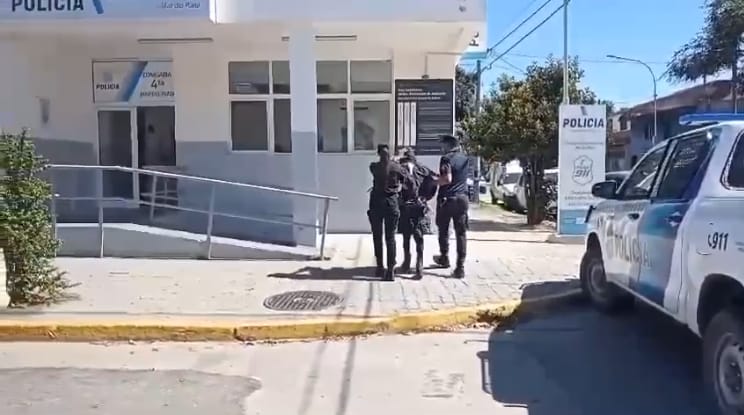 El hombre fue detenido en Villa Primera