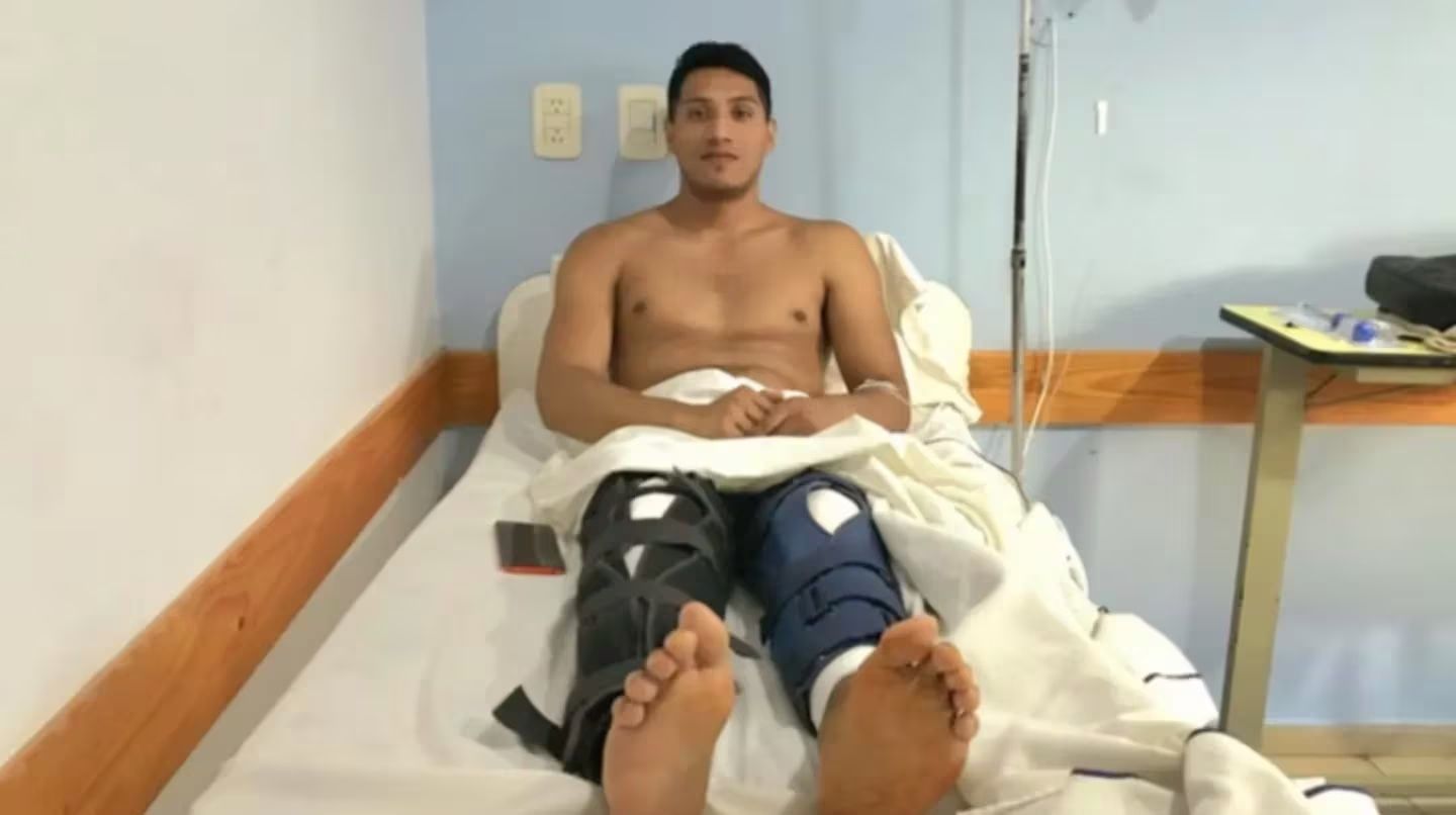 Benjamín denuncia que fue operado de las dos piernas cuando solo debía ser sometido a cirugía en una sola.