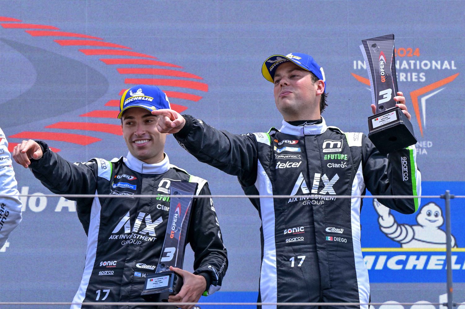 Marcos Siebert y Diego Menchaca en el podio de Portugal.