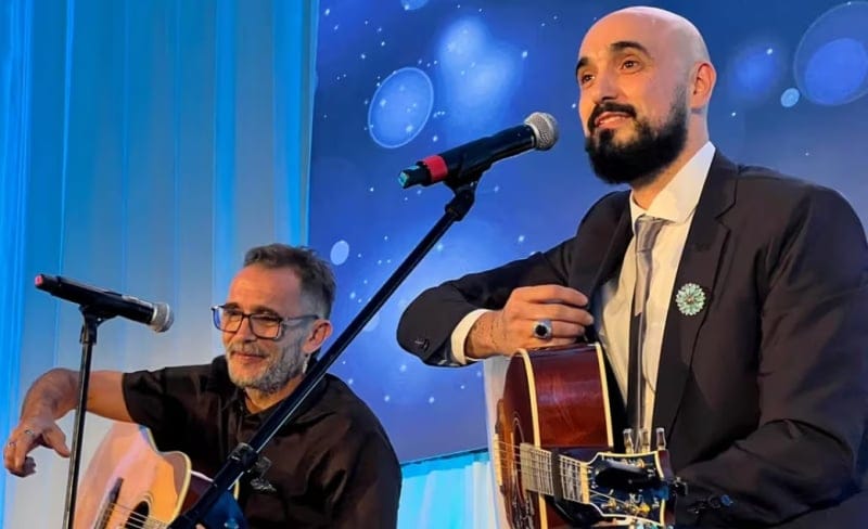 El cantante se presentó en el evento anual organizado por la Cámara de Comercio de Argentina - Florida que se realizó por el 25 de Mayo.