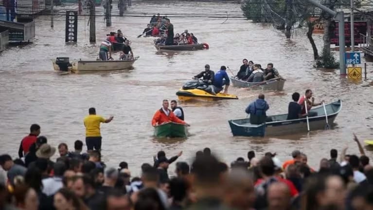 Más de 100.000 personas fueron evacuadas