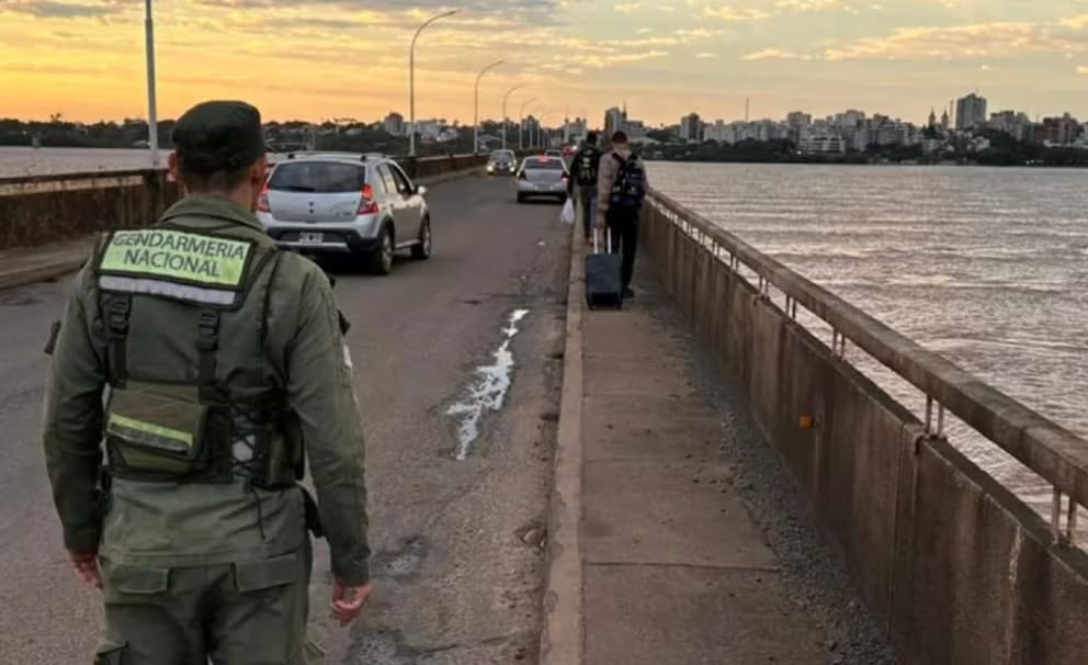 Ante esta situación, las autoridades migratorias ordenaron el traslado de los individuos al Paso Internacional Fronterizo de Paso de Los Libres y Uruguayanas, en la República Federativa de Brasil.