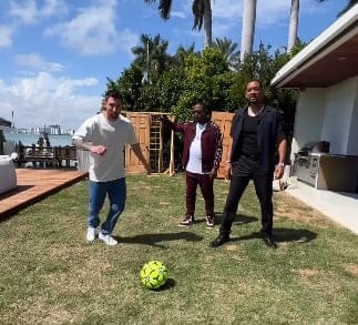 Lionel Messi y Will Smith compartieron el video en redes sociales. "Pateando con los chicos" fue el comentario que escribió el protahonista de "En busca de la felicidad".