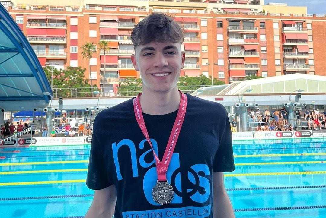 El marplatense Ulises Saravia con su medalla de oro en Barcelona.