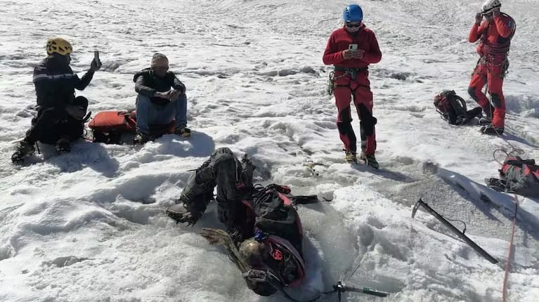Encontraron el cuerpo de un alpinista sepultado por una avalancha hace 22 años en Perú.